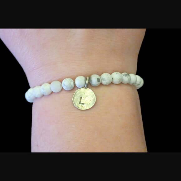 925 Sterling Silver Coin Initial L Howlite Stretch Bracelet Size Small-Medium - Picture 1 of 10